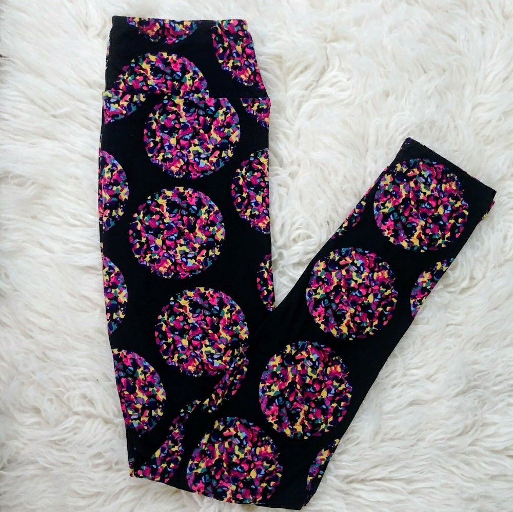 ❇️ SALE❇️Lularoe black leggings w/ circles